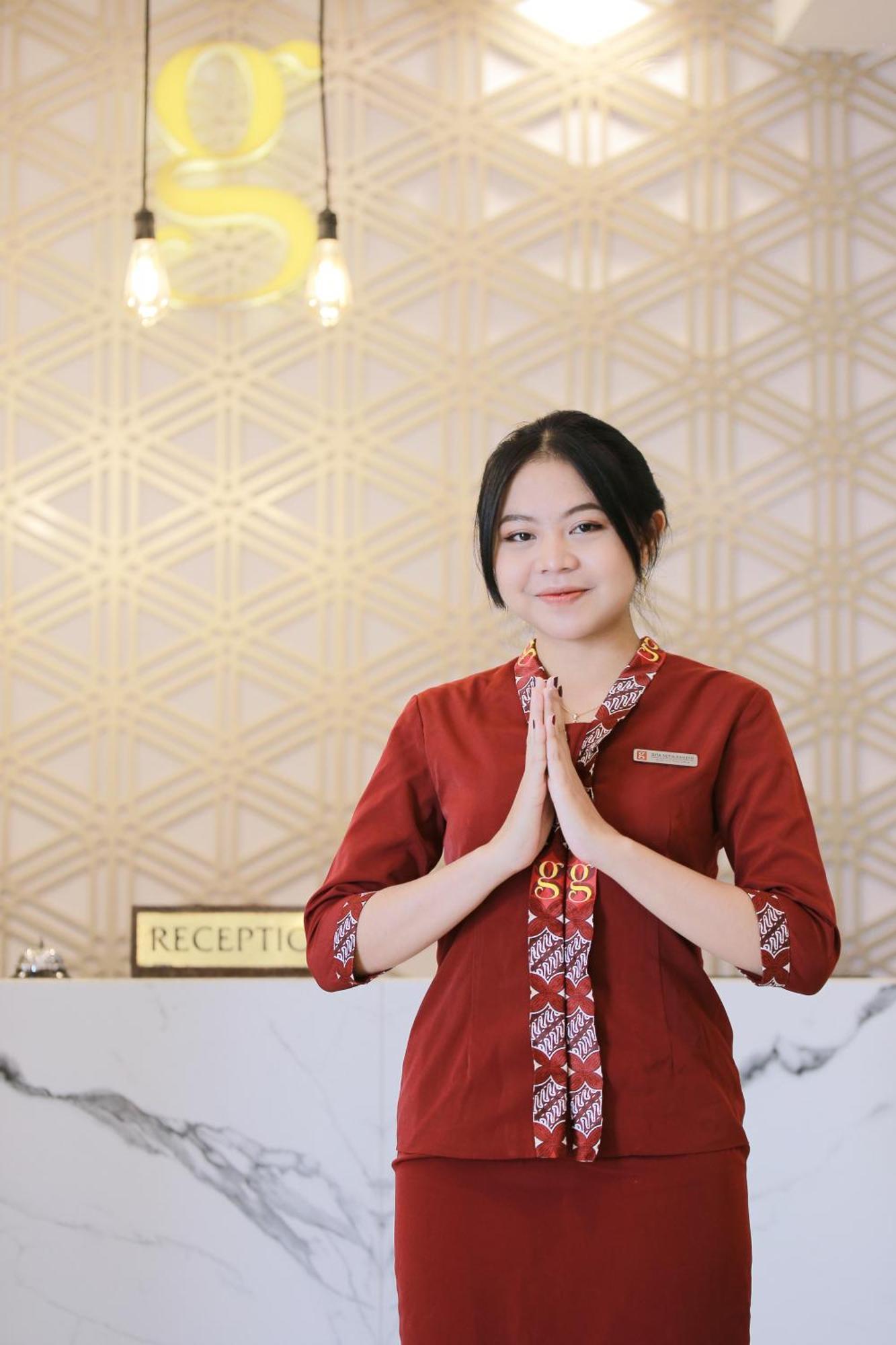 Gunawangsa Manyar Hotel 3*