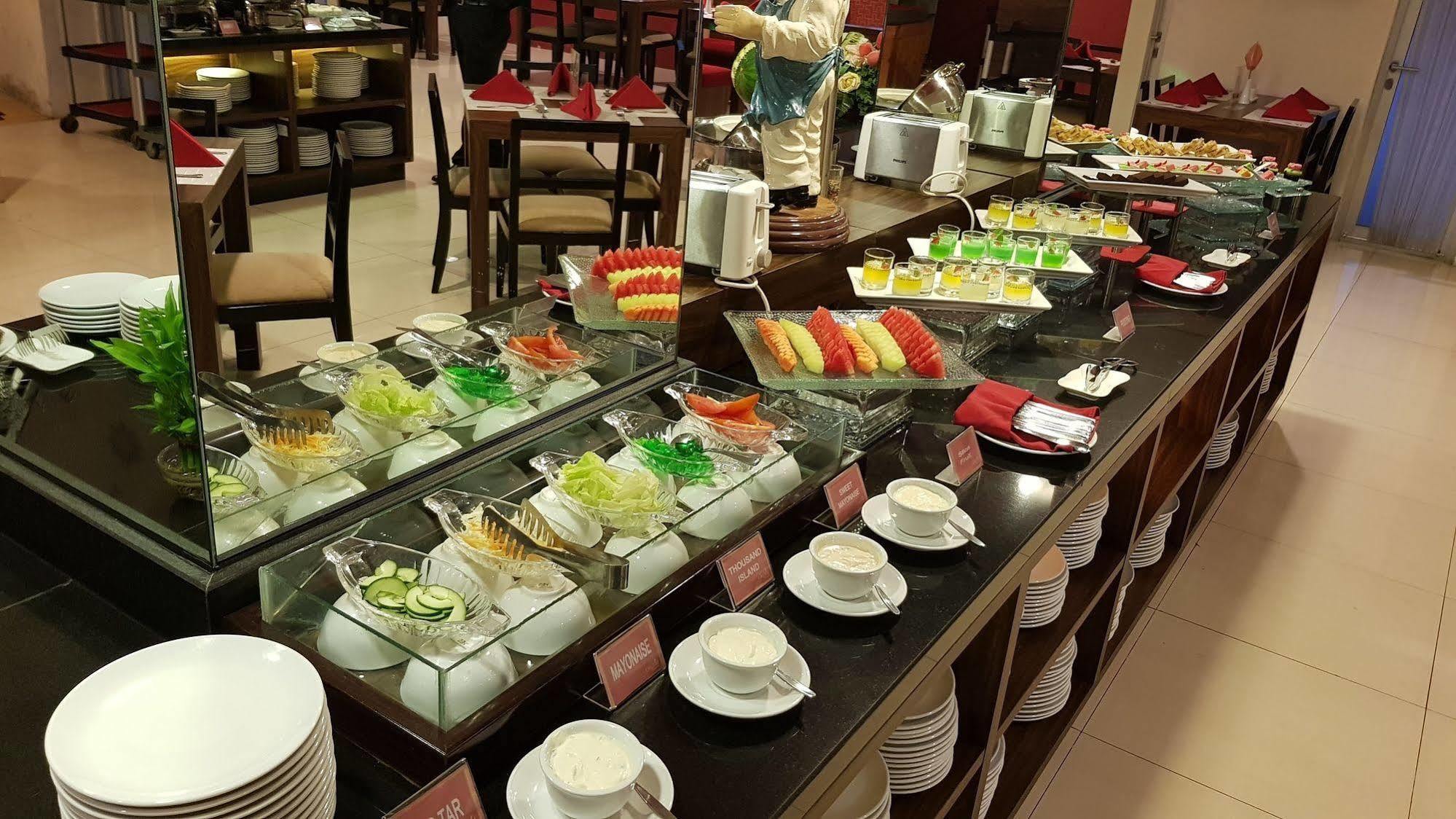 Gunawangsa Manyar Hotel 3*